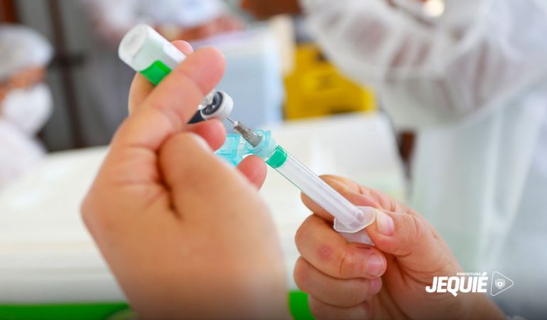 Prefeitura de Jequié orienta população a completar esquema vacinal contra Covid-19